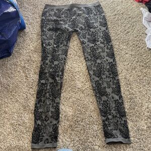 Princess Vera Wang Gray and Black Floral Leggings